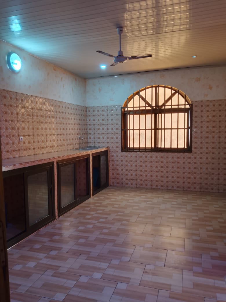 Appartement 4 chambres en location à Agbalepedo – 300 000 FCFA