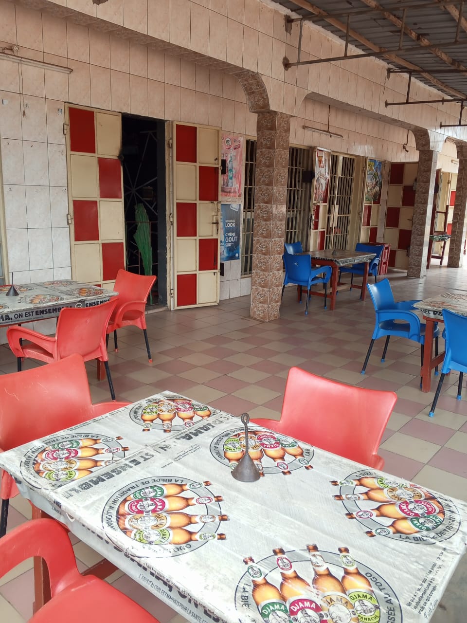 Terrain demi-lot avec 2 boutiques en vente à Avedji Limousine – 45 millions FCFA