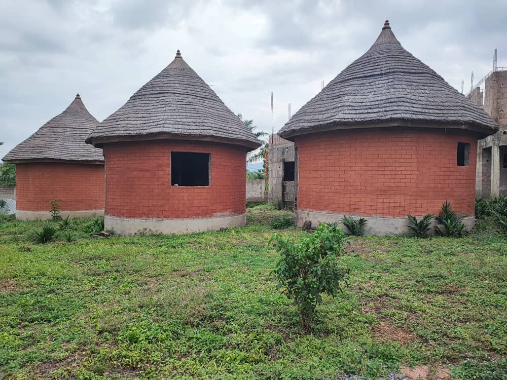Hôtel inachevé en vente à Kpalimé, zone INFA de Tové – 40 millions FCFA