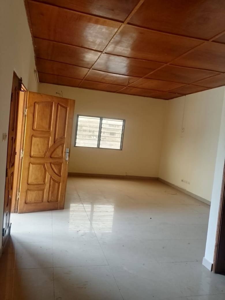 Appartement 3 chambres salon à louer à Agbalepedo sur le goudron de HAAC – 150 000 FCFA