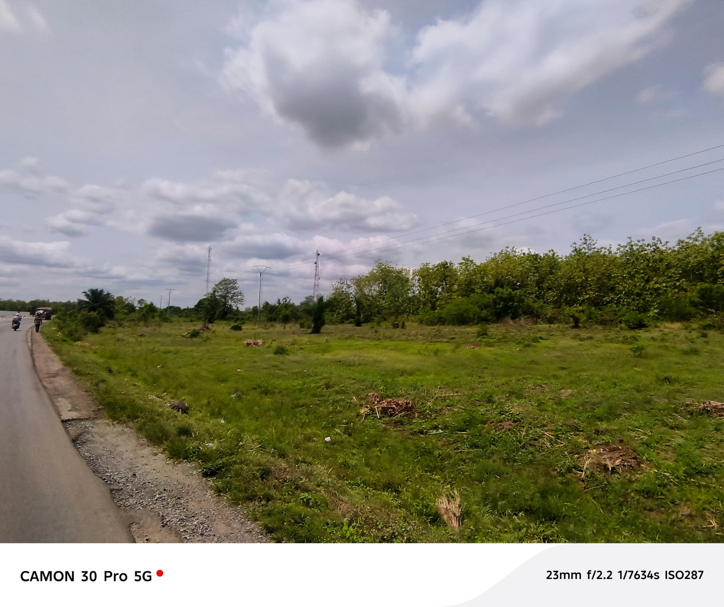 Terrain de 10 hectares en vente en bordure du goudron à Lilikopé – 5 millions FCFA l'unité