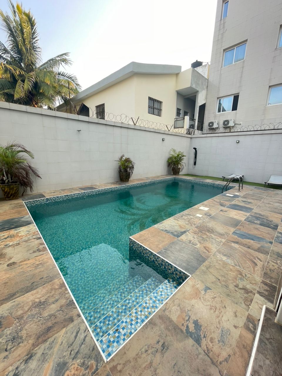 Villa duplex 3 chambres à louer à Avepozo proche du goudron – 300000 FCFA/mois