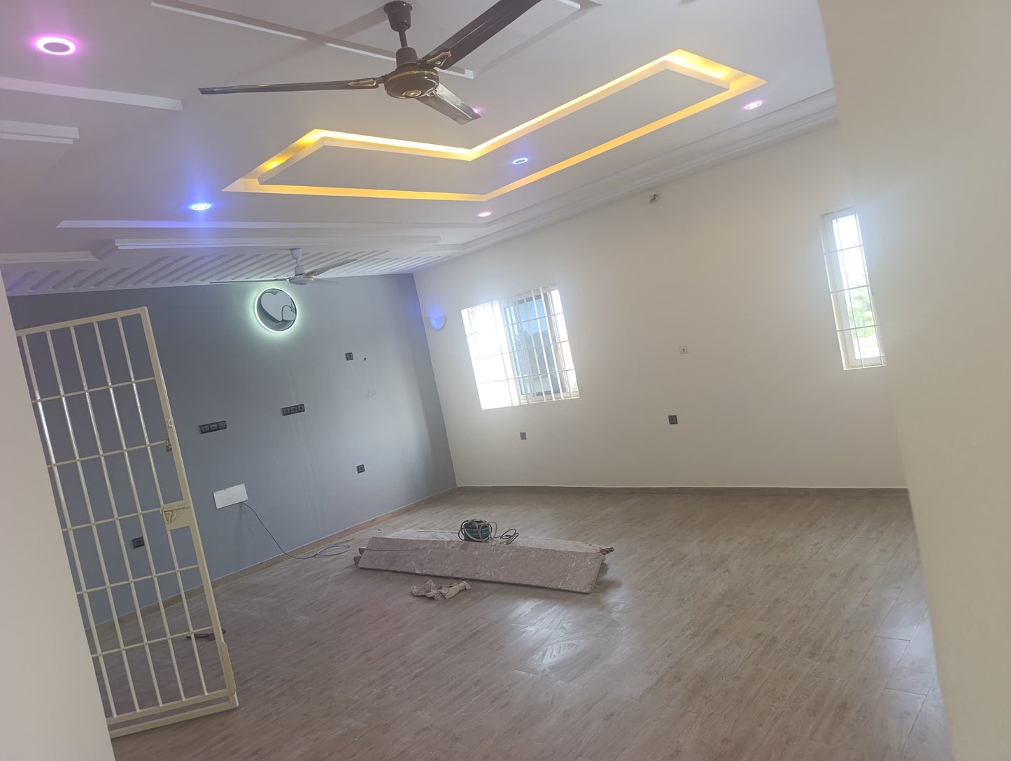 Appartement de 2 chambres à louer à Zanguera – 120 000 FCFA